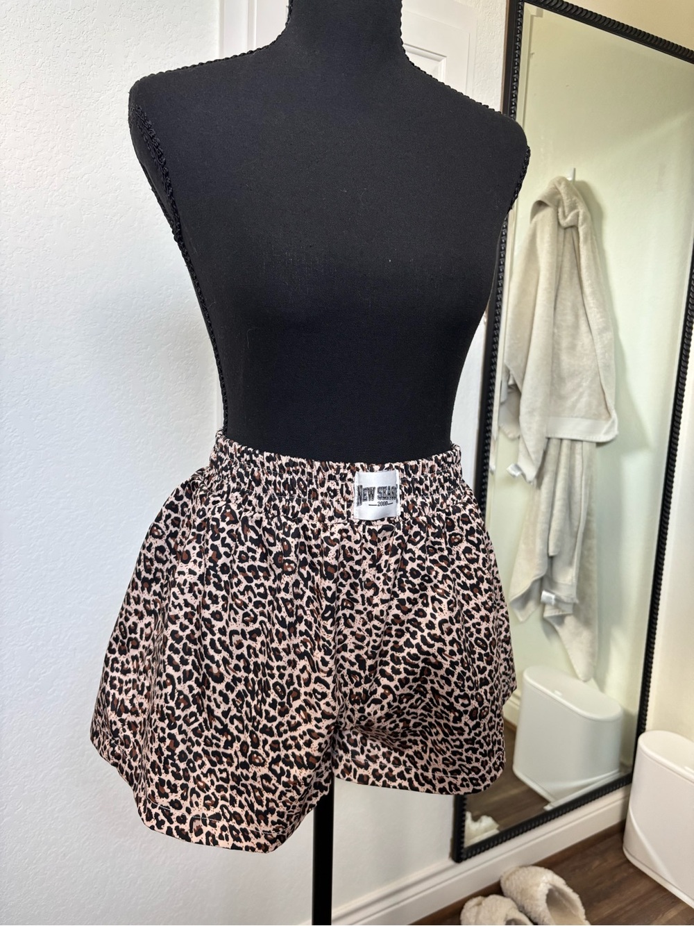 Leopard Print Women’s Elastic Waist Shorts